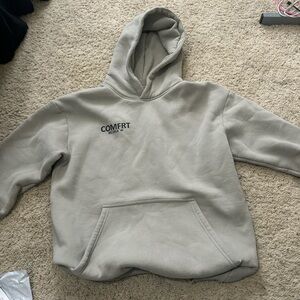 Super comfortable, oversized type hoodie. Never worn
